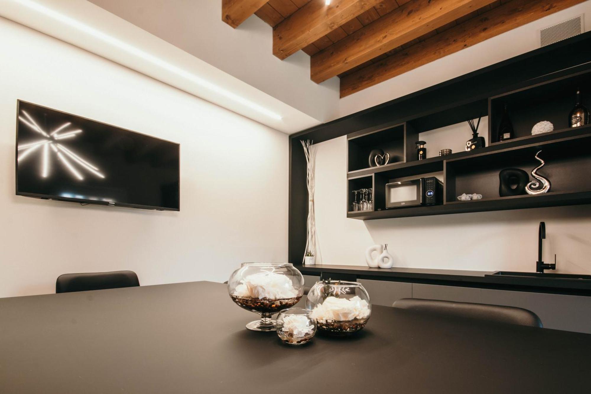 Gio Leo Guest House Lesa Dış mekan fotoğraf