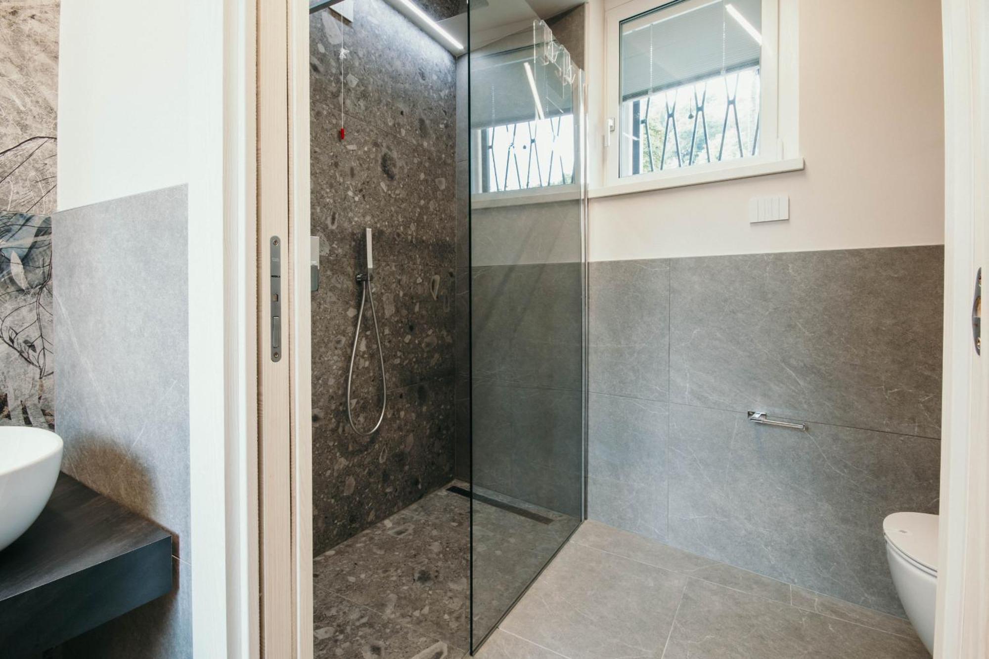 Gio Leo Guest House Lesa Dış mekan fotoğraf